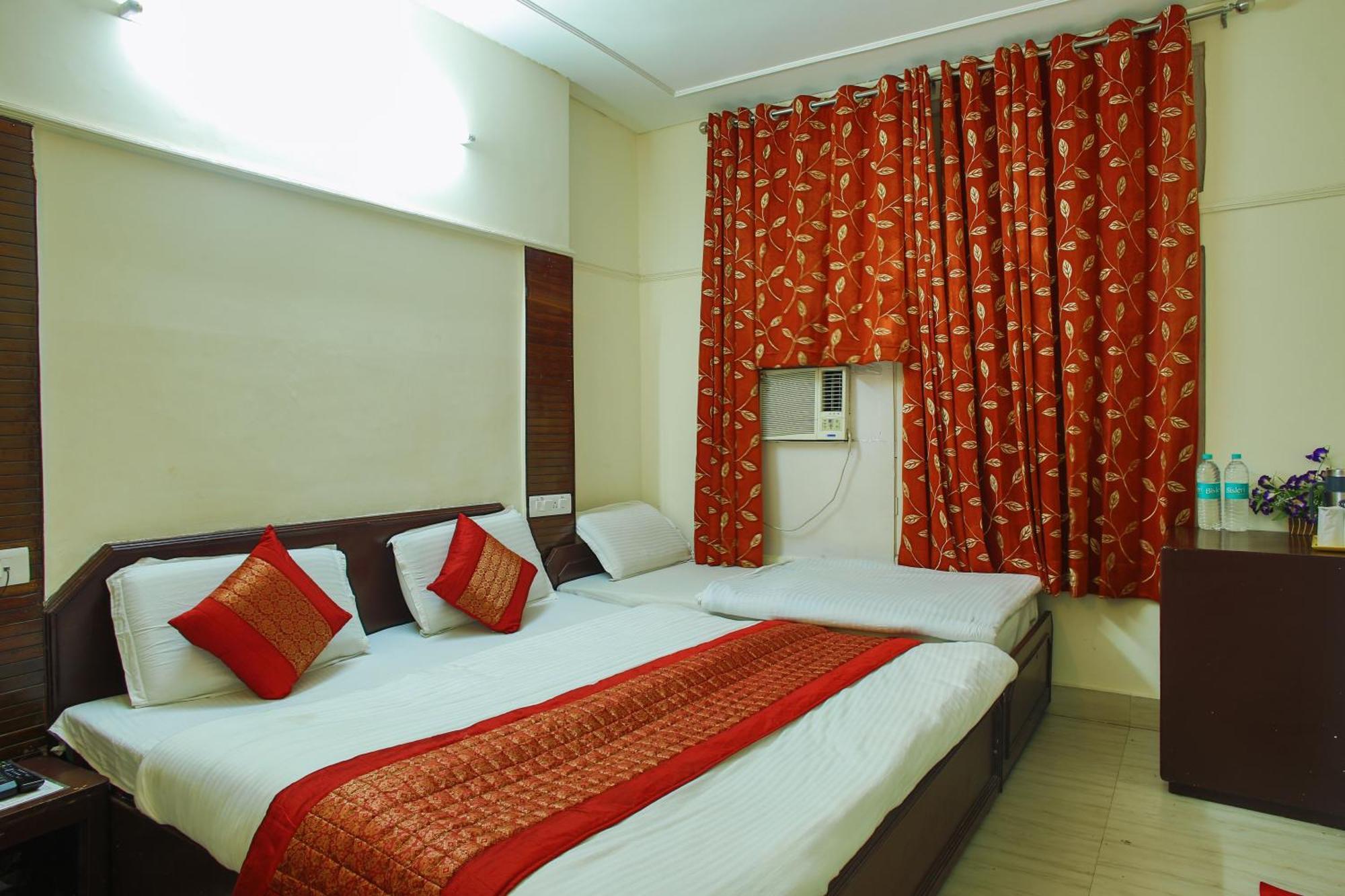 Hotel Raghunath Jammu Esterno foto