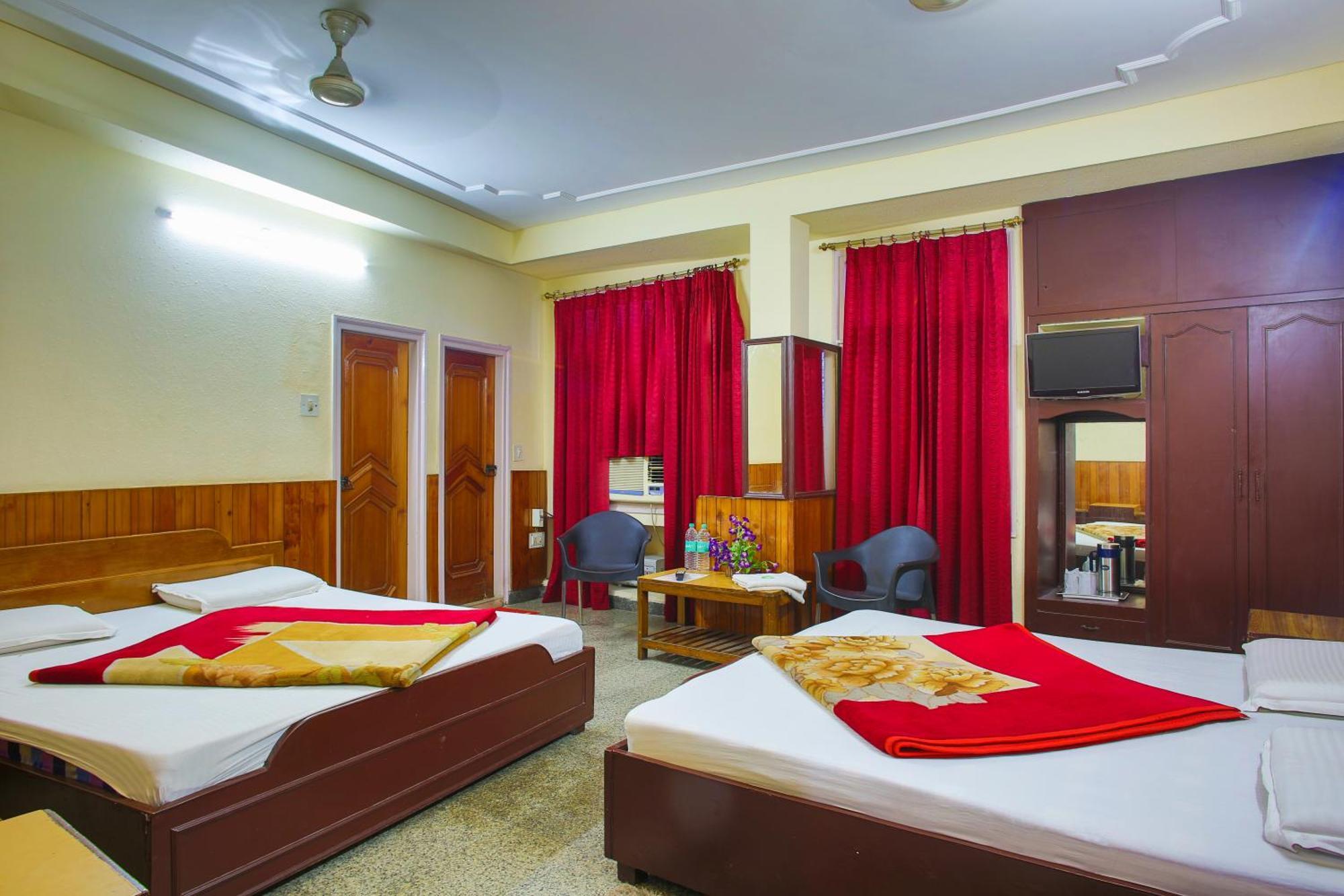 Hotel Raghunath Jammu Esterno foto
