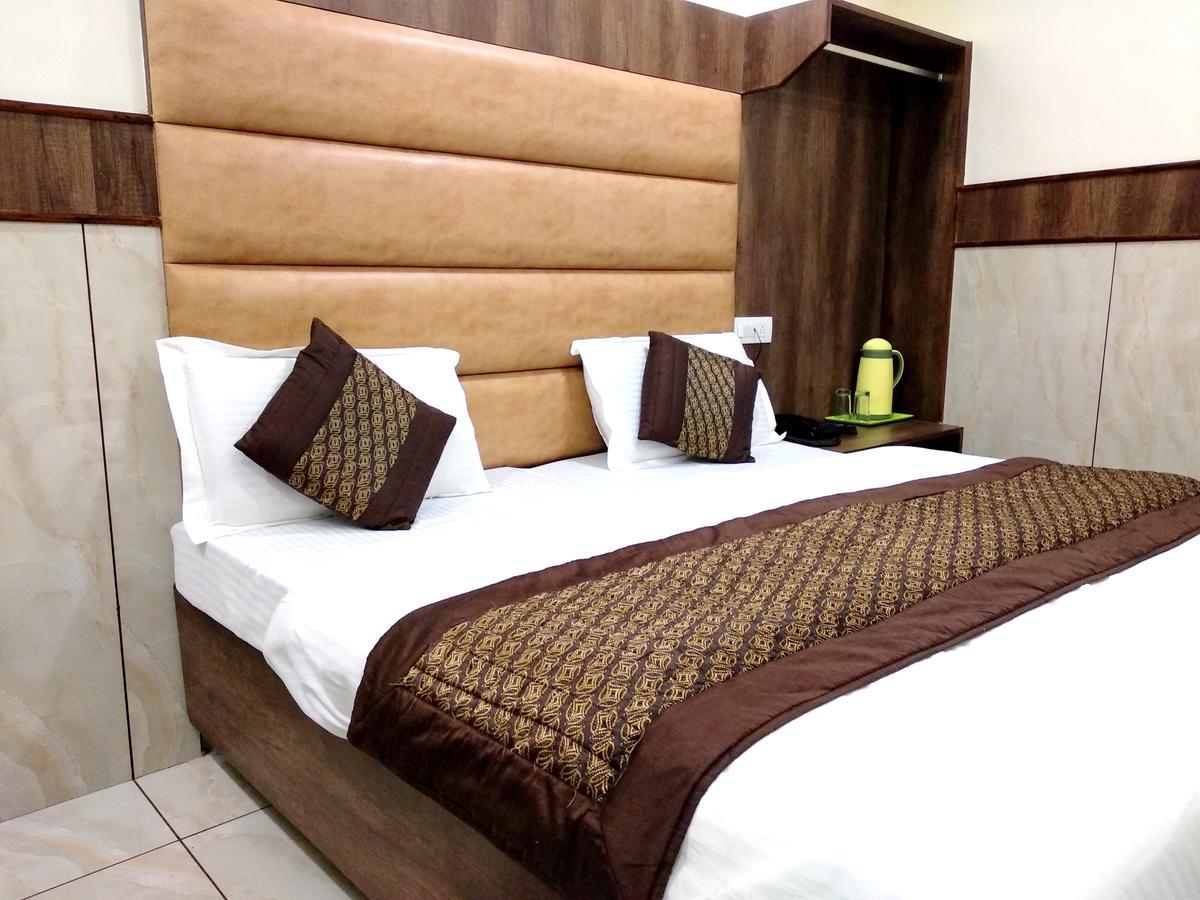 Hotel Raghunath Jammu Esterno foto